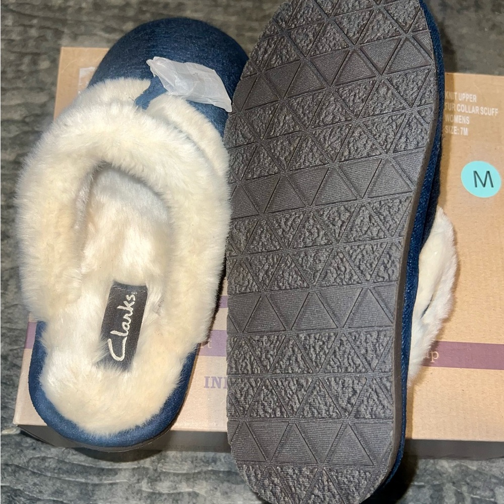 CLARKS Womens 7M Navy Blue ,Fleece Lined Warm Cozy Slippers NEW with box